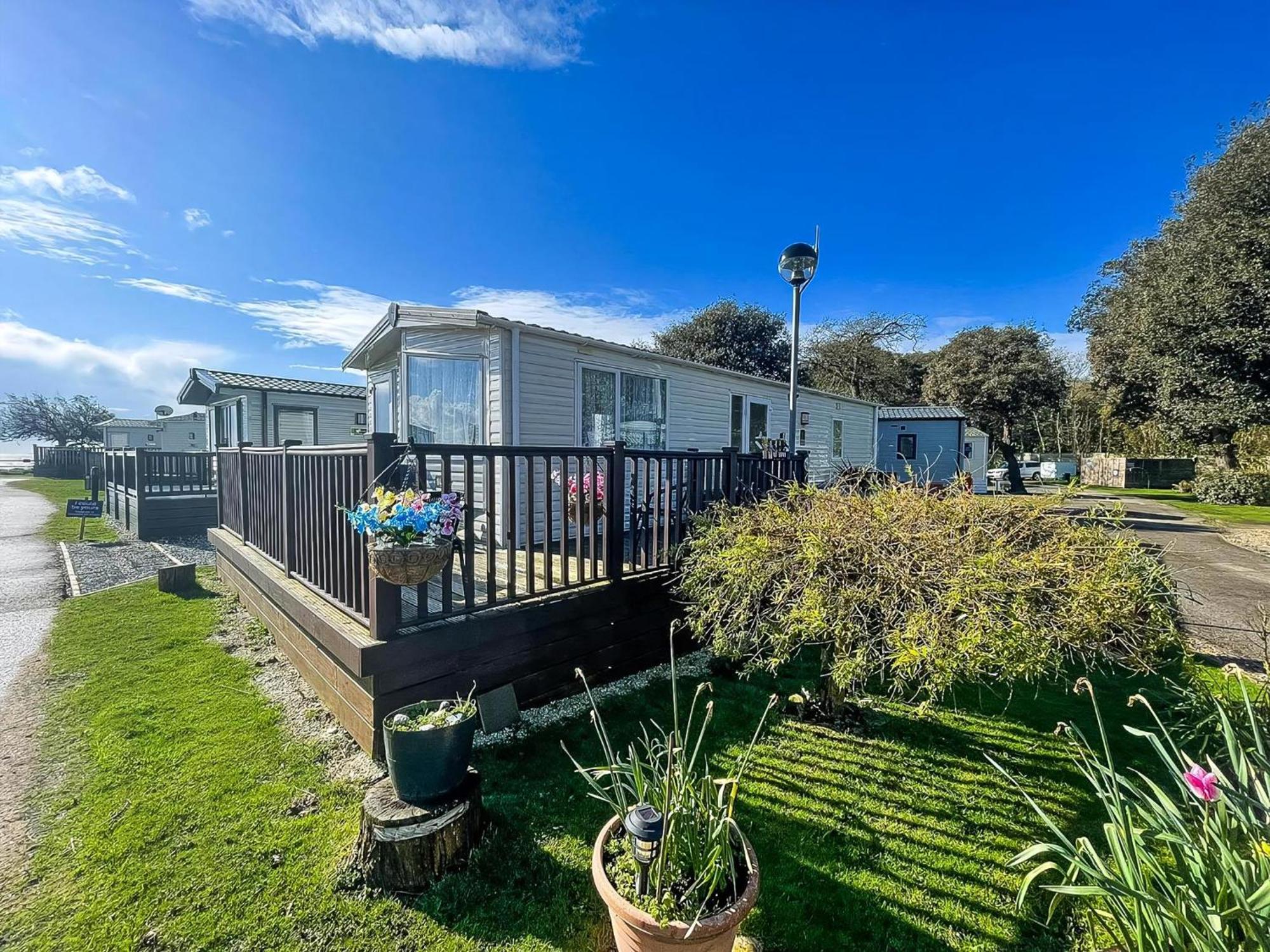 Brilliant Caravan With A Partial Sea View In Suffolk Ref 32026Az Лоустофт Екстериор снимка