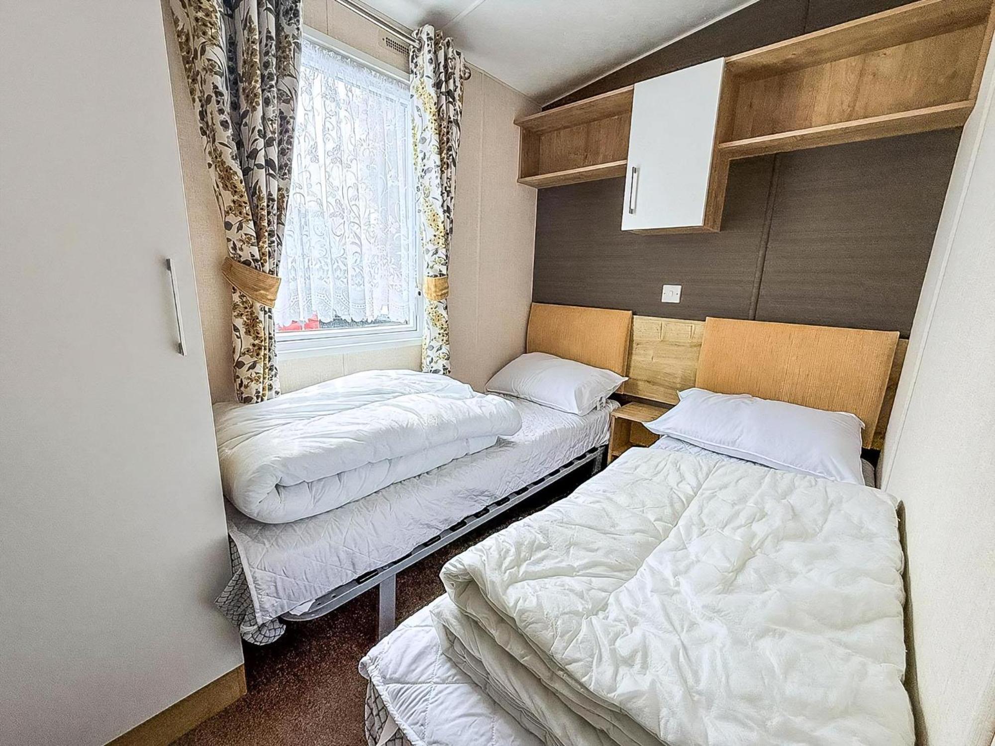 Brilliant Caravan With A Partial Sea View In Suffolk Ref 32026Az Лоустофт Екстериор снимка