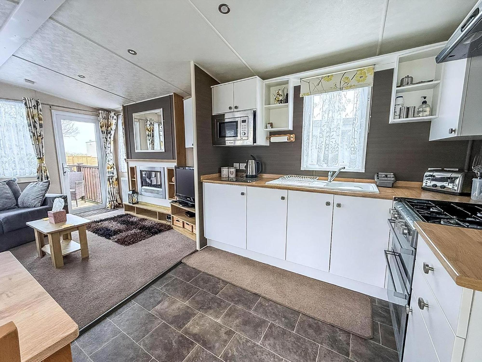 Brilliant Caravan With A Partial Sea View In Suffolk Ref 32026Az Лоустофт Екстериор снимка